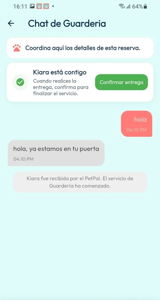 Chat con el estado de peludito recibido, mensaje de que Guardería ha comenzado y acción Confirmar entrega.