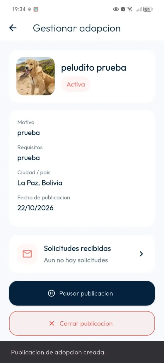 Gestión de adopción con el estado Activa y el mensaje Publicación de adopción creada.