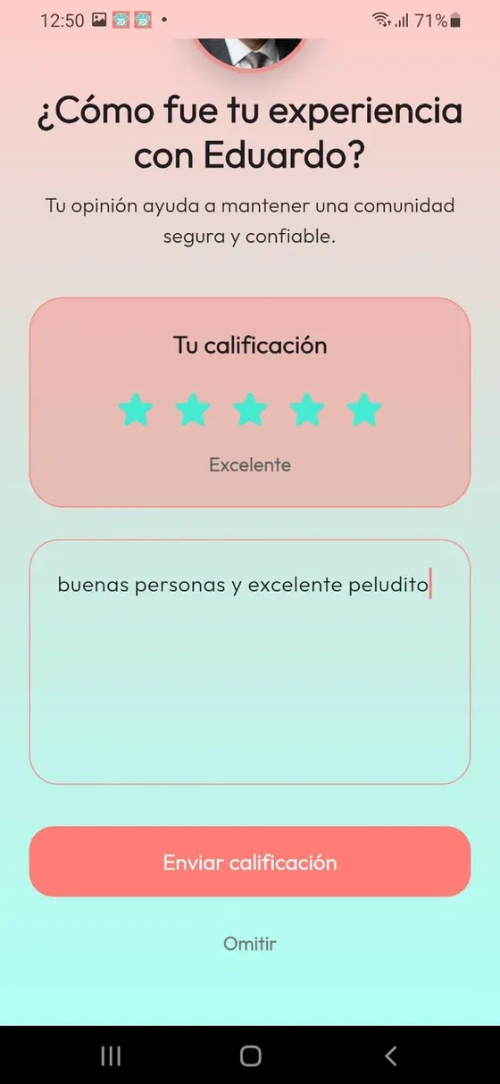 Valoración de la experiencia del PetPal con el Dueño mediante estrellas, comentario, Enviar calificación y Omitir.
