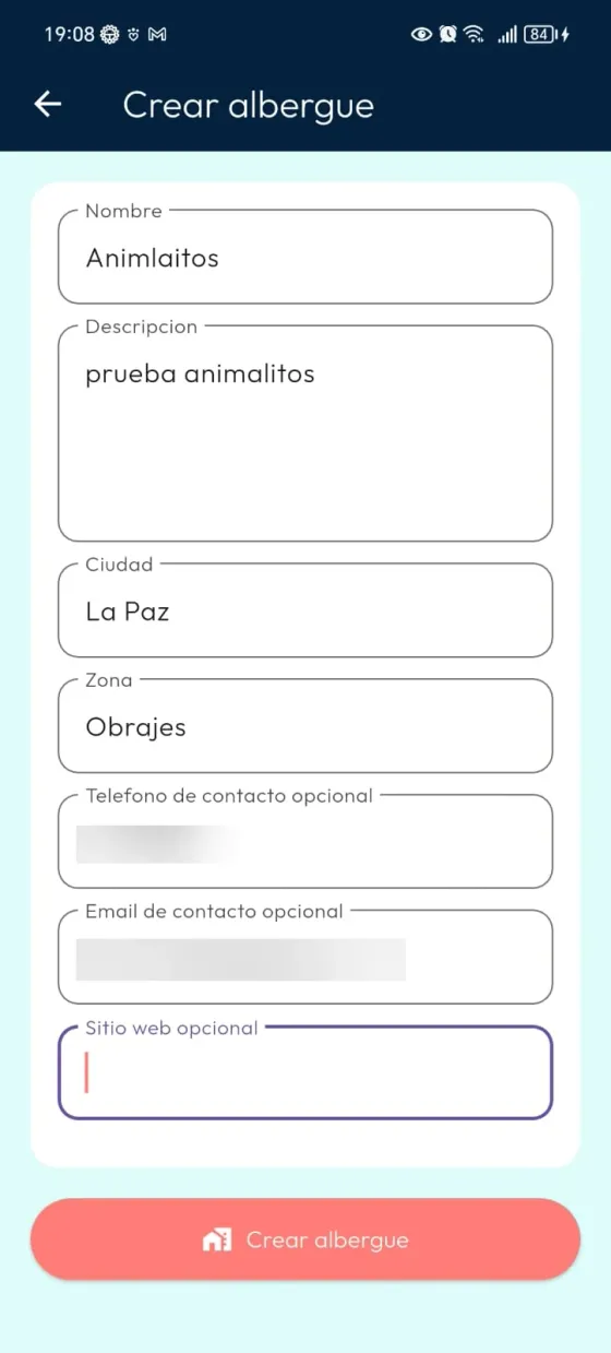 Formulario Crear albergue con nombre, descripción, ciudad, zona, contacto difuminado y botón Crear albergue.