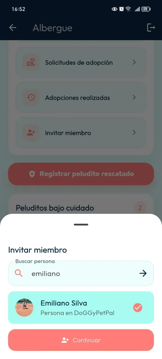 Panel Invitar miembro con búsqueda, persona seleccionada y botón Continuar.